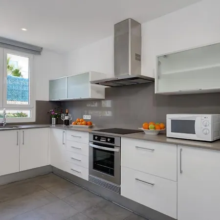 Sleeps 8 Pool Air Con Villa *