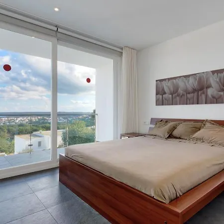 Villa Sleeps 8 Pool Air Con *