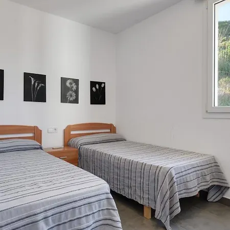 Sleeps 8 Pool Air Con *