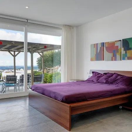 Sleeps 8 Pool Air Con Vila Arenal d'en Castell