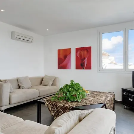 Sleeps 8 Pool Air Con Vila