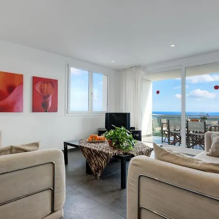 Vila Sleeps 8 Pool Air Con