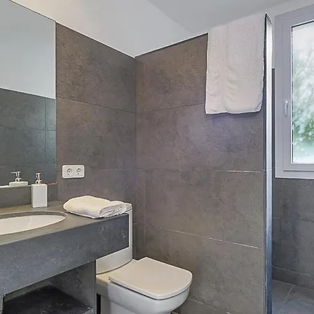 Vila Sleeps 8 Pool Air Con *